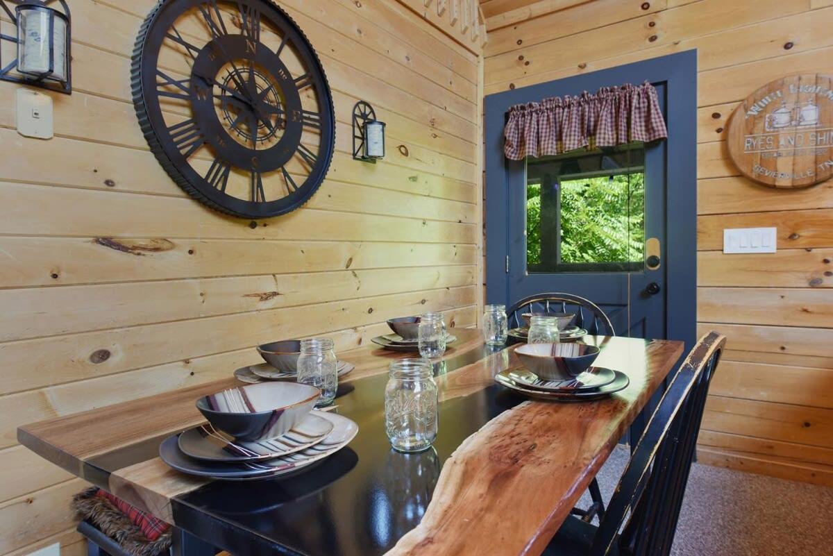 Ryes And Shine Bootlegger'S Cabin! Hot Tub* Pool* Arcade* Billiards *Ev * Pet Friendly 세비어빌 외부 사진